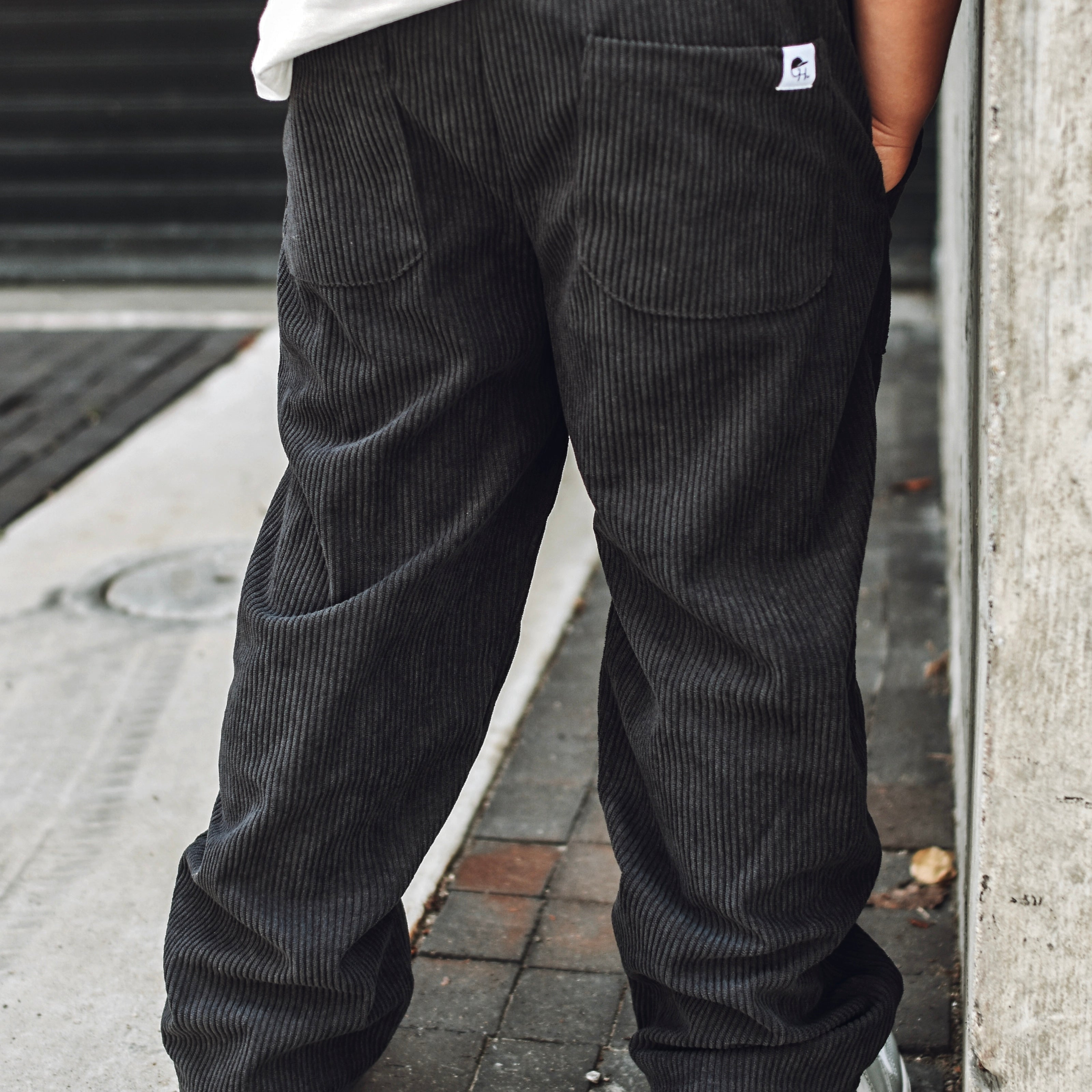 Relaxed Ribbed Corduroy Pant